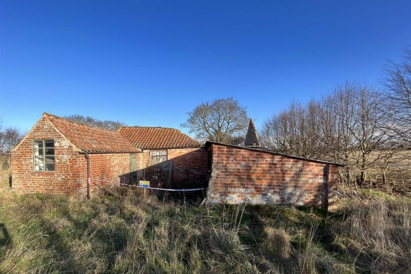 Lot 2 – Outbuildings with Planning Permission and Land (9.77 Ac), South Somercotes