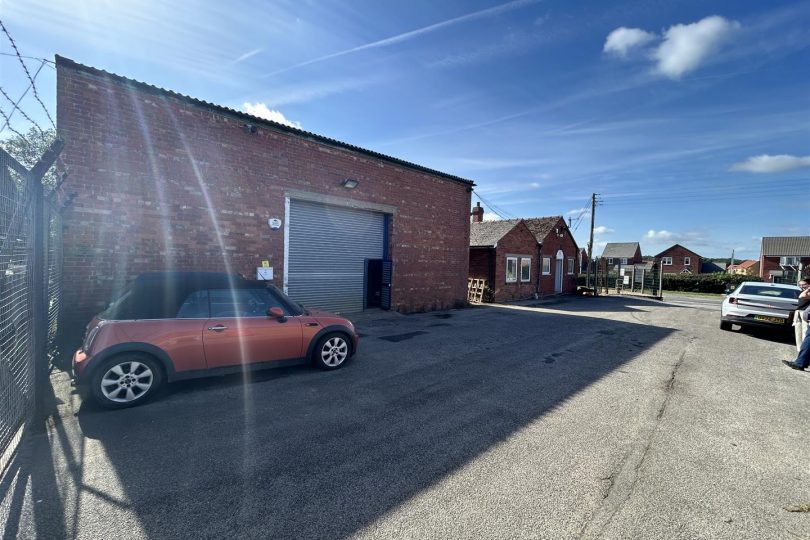 Workshop and Offices, Horncastle Road, Wragby