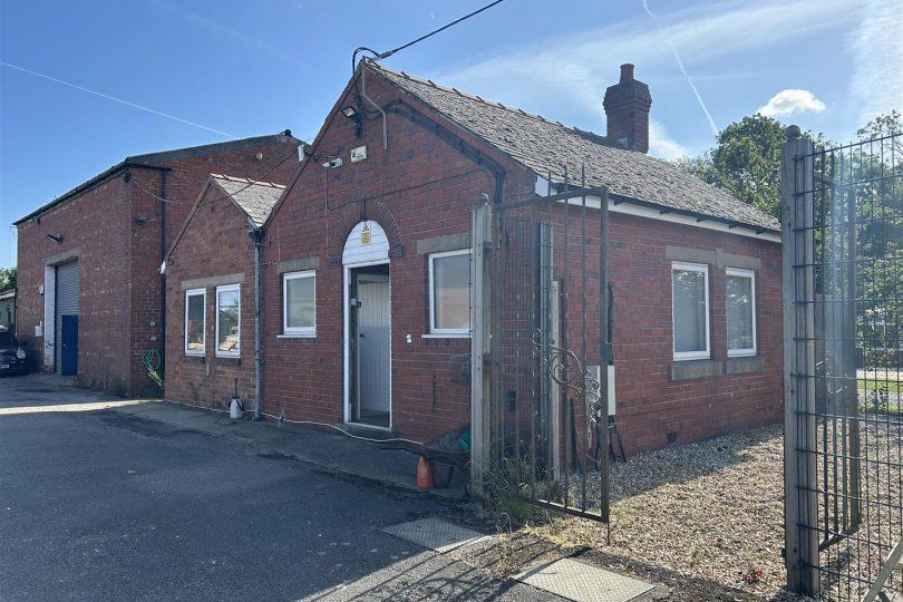 Workshop and Offices, Horncastle Road, Wragby