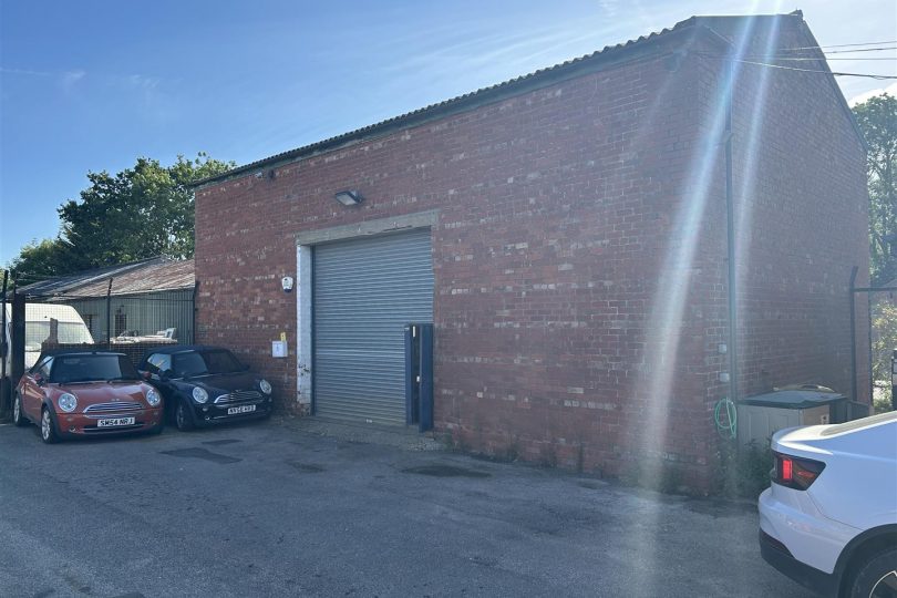 Workshop and Offices, Horncastle Road, Wragby