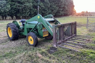 Lot 425 – MASSEY FERGUSON ‘INDUSTRIAL’ TRACTOR