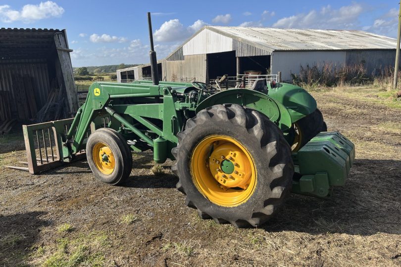 Lot 425 – MASSEY FERGUSON ‘INDUSTRIAL’ TRACTOR