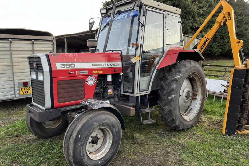 Lot 426 – (1996) MASSEY FERGUSON 390 TRACTOR