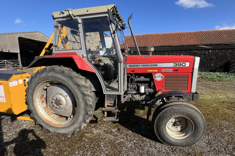 Lot 426 – (1996) MASSEY FERGUSON 390 TRACTOR