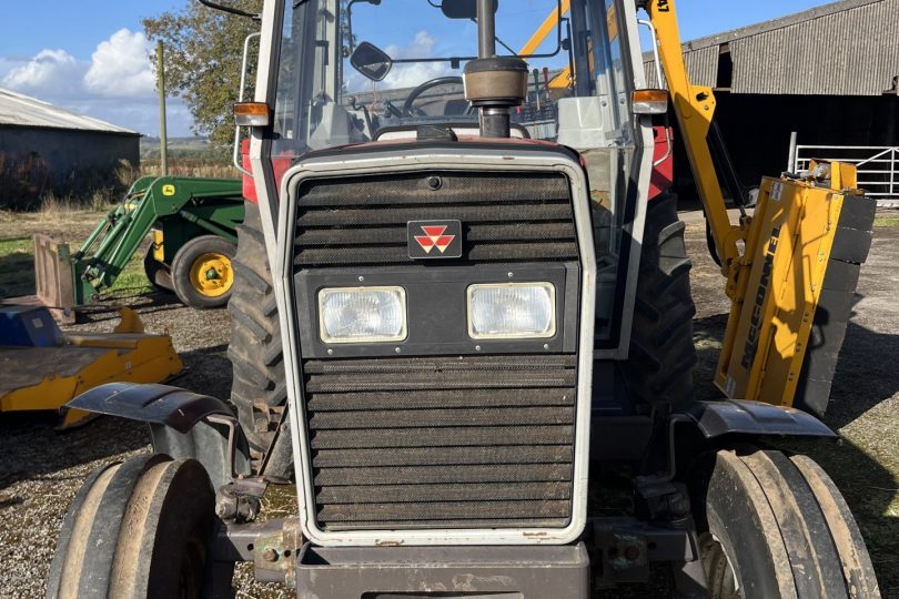 Lot 426 – (1996) MASSEY FERGUSON 390 TRACTOR