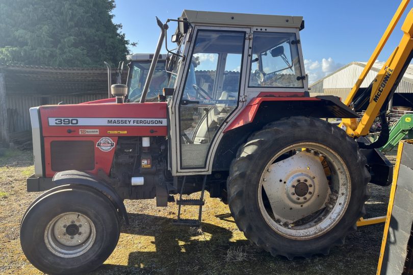 Lot 426 – (1996) MASSEY FERGUSON 390 TRACTOR