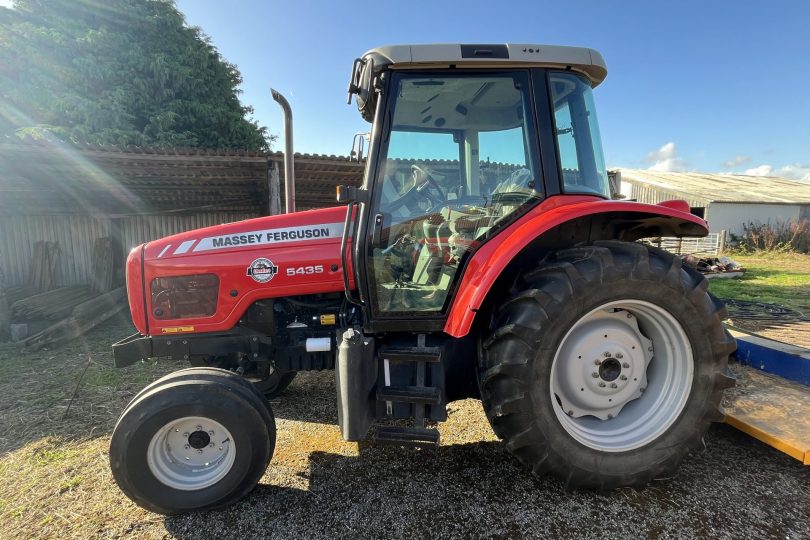 Lot 428 – (2004) MASSEY FERGUSON 5435 TRACTOR