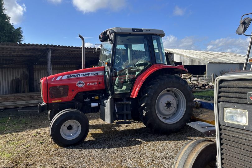 Lot 428 – (2004) MASSEY FERGUSON 5435 TRACTOR