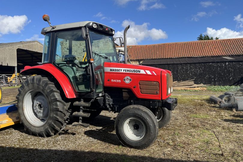 Lot 428 – (2004) MASSEY FERGUSON 5435 TRACTOR