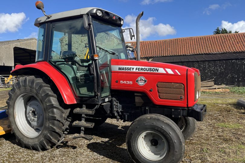 Lot 428 – (2004) MASSEY FERGUSON 5435 TRACTOR