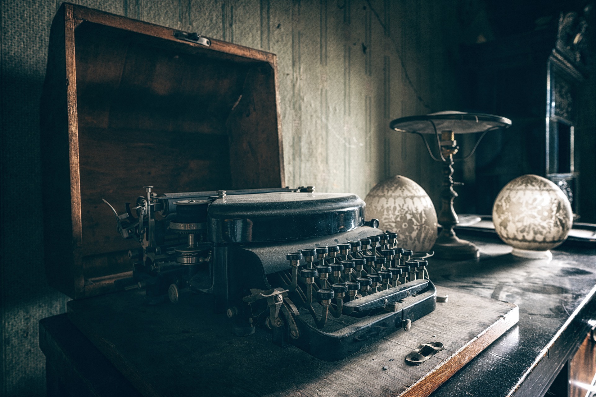 typewriter-5626841_1920